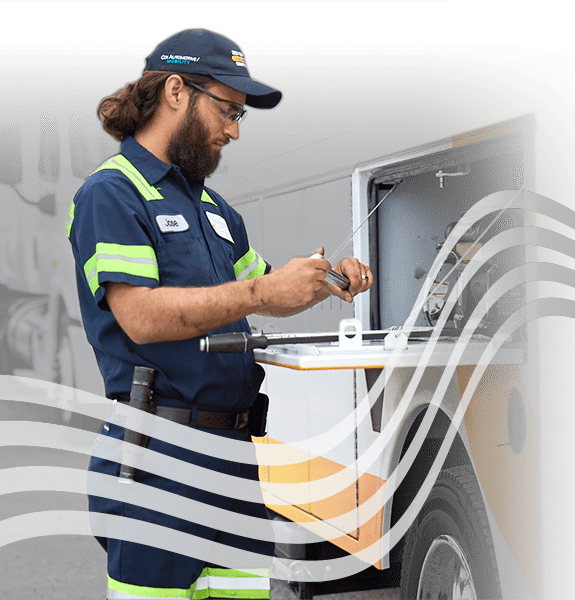 Mobility home guy standing by service truck mobile-min Mobility home guy standing by service truck mobile-min