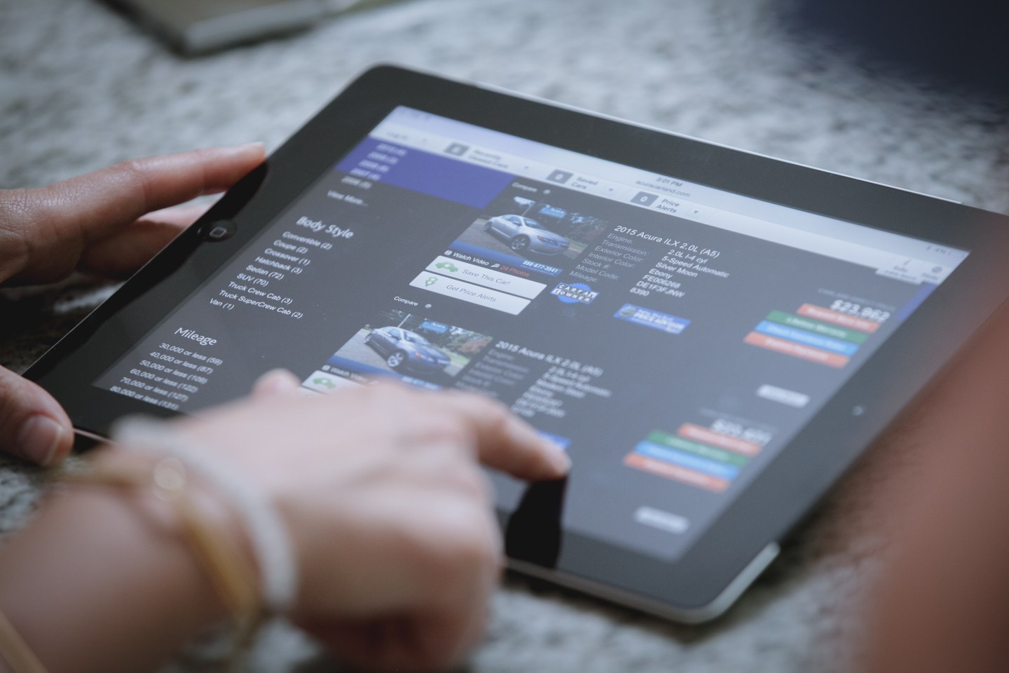 User browsing vehicles on the internet